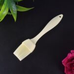 Silicone Kitchen Oil Spatula Brush with Handle Pastry / Cake Brush (17 cm / 1 Pc)