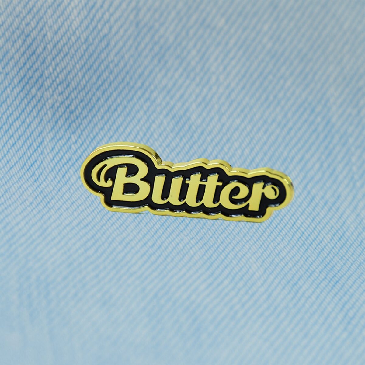 Stylish Metal Badge Pin Ã¢â‚¬â€œ Single Piece (Random Design) - Image 3