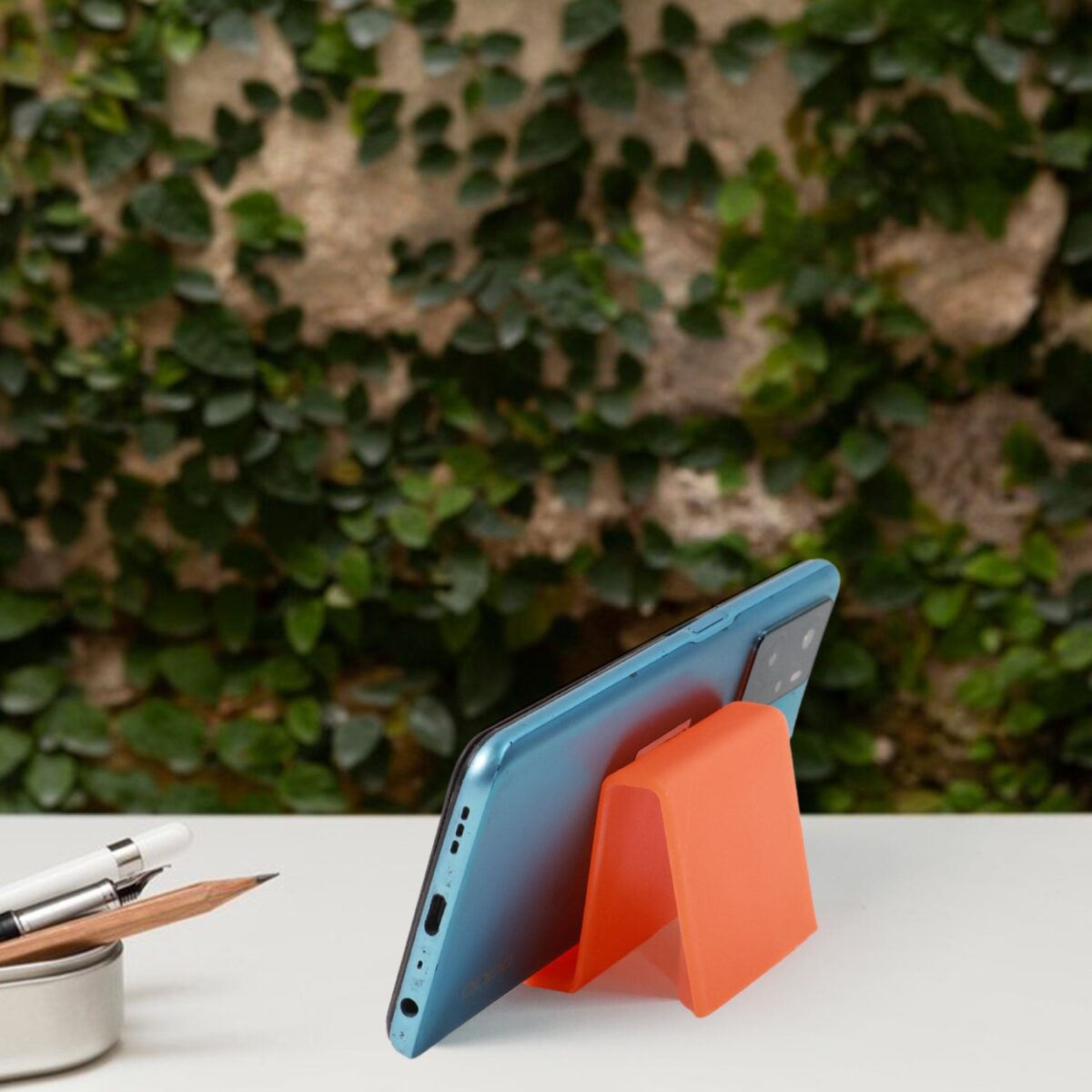 Durable Plastic Mobile Phone Stand with Angled Support (1 Pc / Mix Color) - Image 4