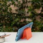 Durable Plastic Mobile Phone Stand with Angled Support (1 Pc / Mix Color) - Image 4