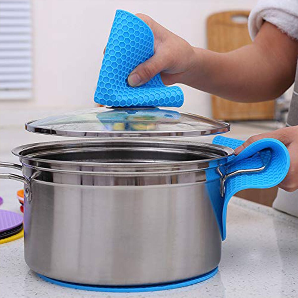 Silicon Hot Pot Mat Set - 4-Piece Heat-Resistant Trivets for Protecting Surfaces - Image 3