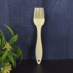 Silicone Kitchen Oil Spatula Brush with Handle Pastry / Cake Brush (17 cm / 1 Pc) - Image 3