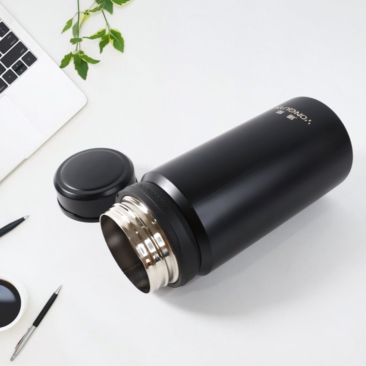 Stainless Steel Insulated Vacuum Bottle (600ml) - Image 4