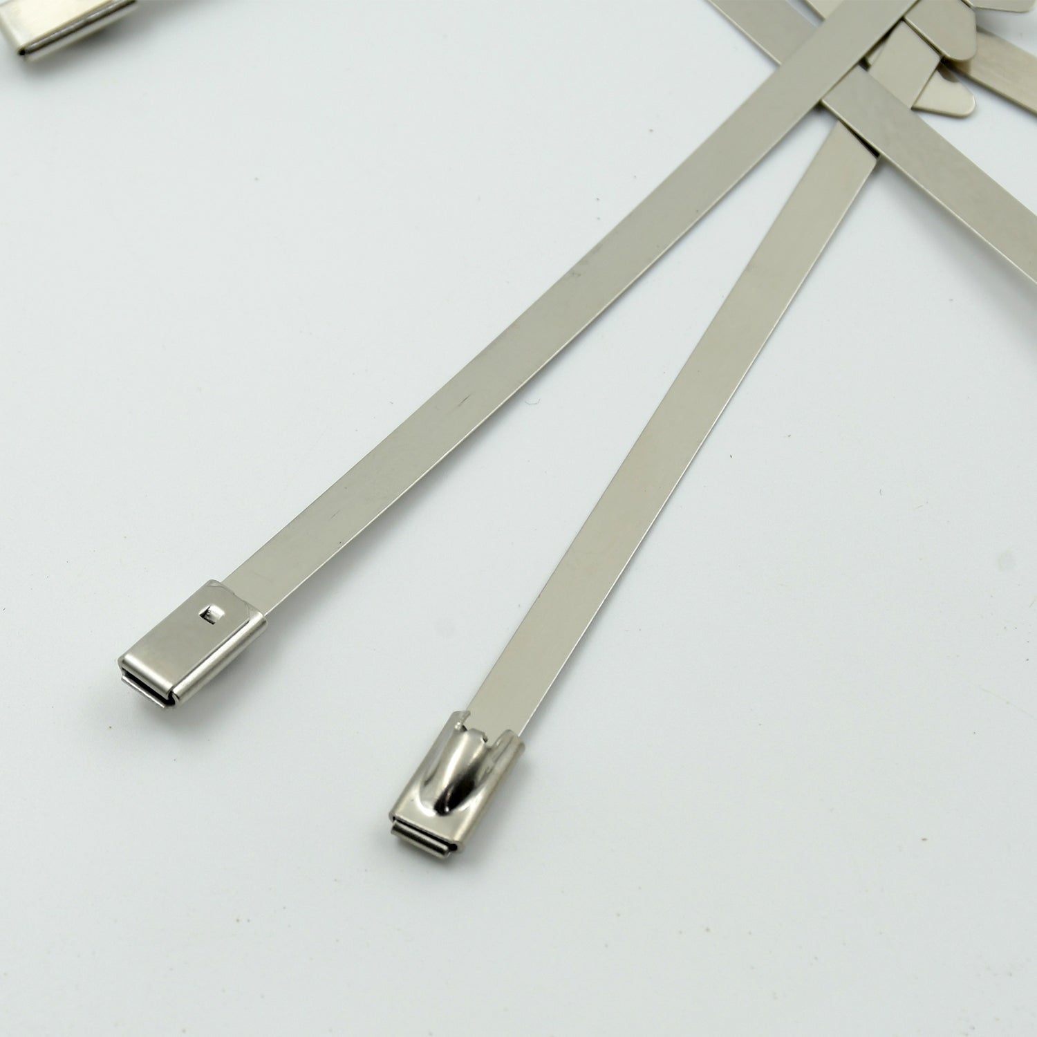 03_0a70ad93-9963-4aa5-a3df-0bcc57929339.jpg Multipurpose Stainless Steel Cable TIE (10 pcs Set / 4.6x200MM) - Image 3