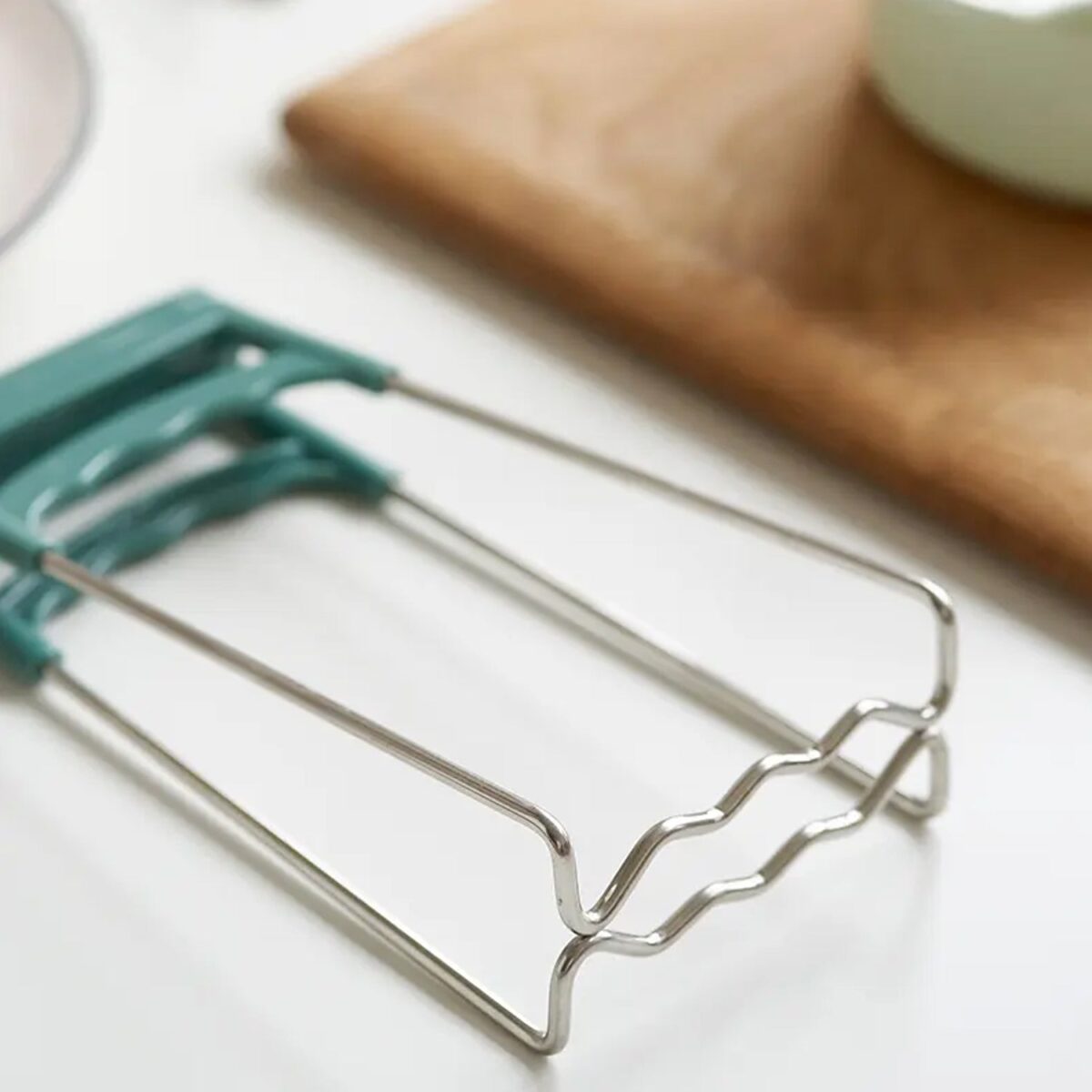 Kitchen Tongs, Bowls Clip WearÃ¢â‚¬â€˜Resistant Bowls Plates Clip Lifter For Restaurants for Kitchen (1 Pc) - Image 5