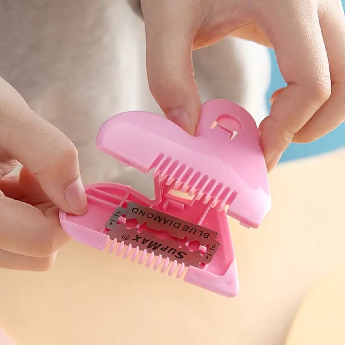 Heart Shape Plastic Hair Cutting Scissors (1 Pc / With Card Packing) - Image 4