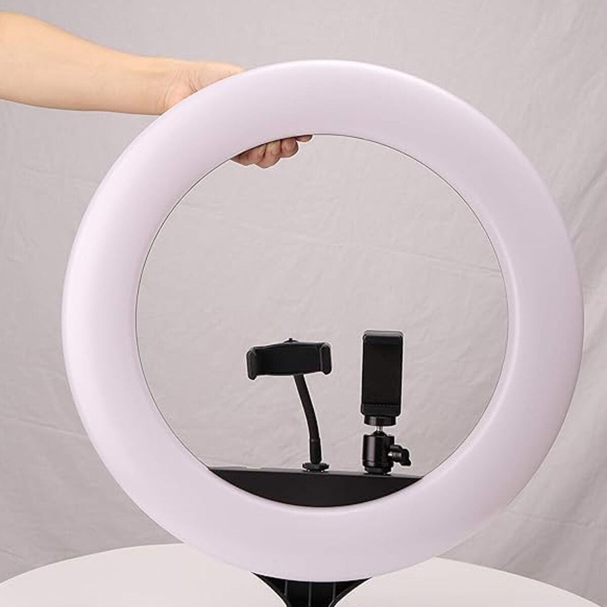 18 Inch LED Ring Light with 3 Colour Modes & 3 Mobile Holders, Remote Control (1 Set) - Image 5