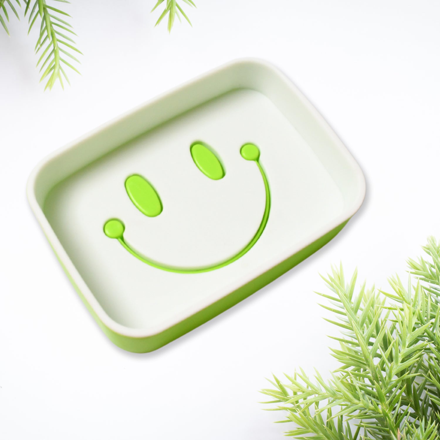 04_2209d2c5-31f3-41f9-b048-ed7dcb11c2c5.jpg Portable Travel Home Box Cute Cartoons Smile Face Container Draining Holder Soap Dish - Image 6