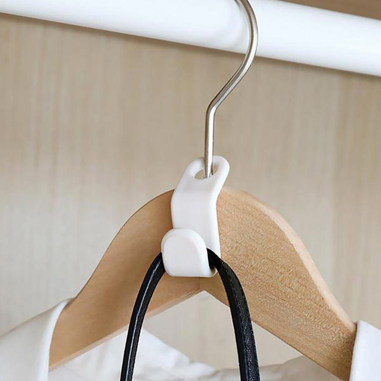 05_40a3a669-43e1-4b9d-ad23-deaba4d9c13a.jpg Plastic Clothes Hanger with Non-Slip Pad - Image 7