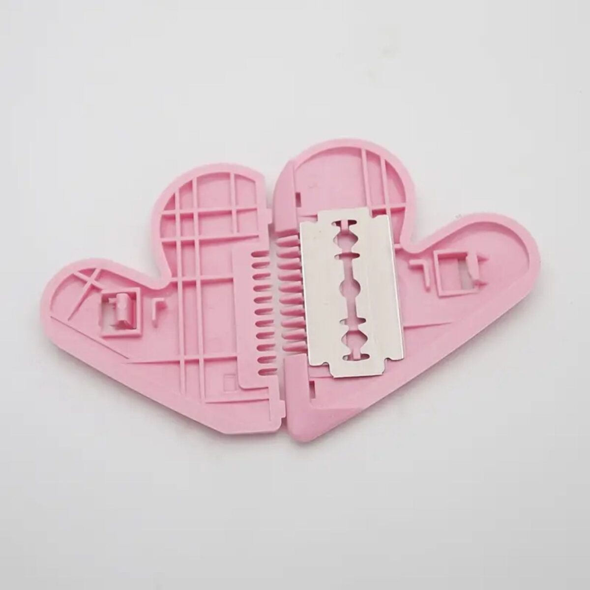 Heart Shape Plastic Hair Cutting Scissors (1 Pc / With Card Packing) - Image 7