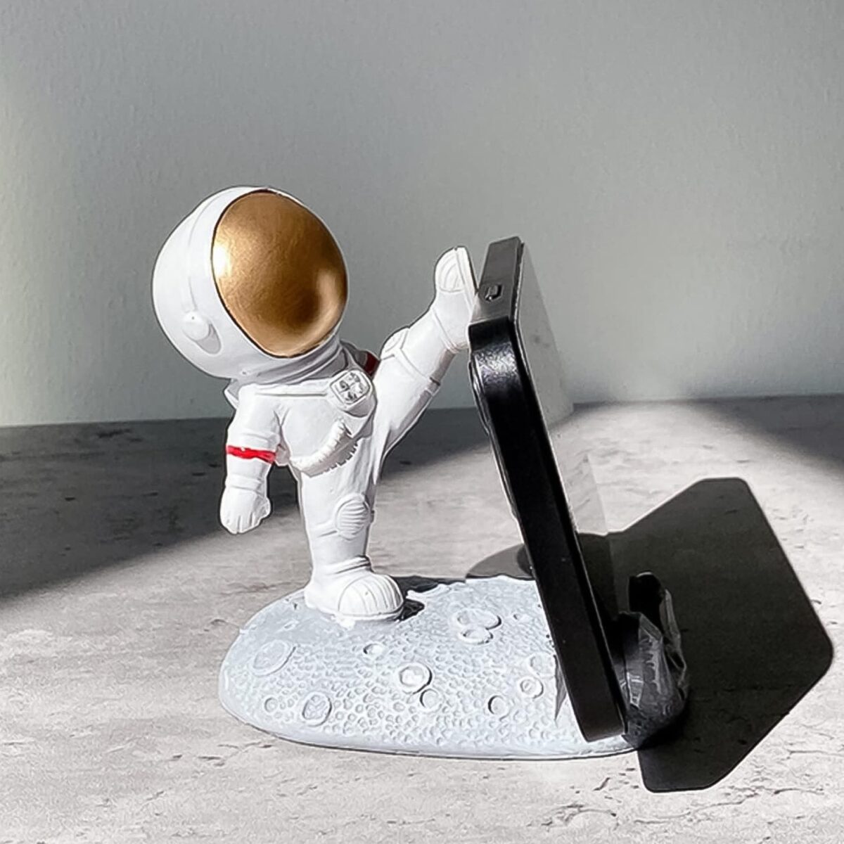 Mobile Holder Astronaut Phone Stand Planet Creative Fun 3D Design (1 Pc / Mix Design) - Image 5