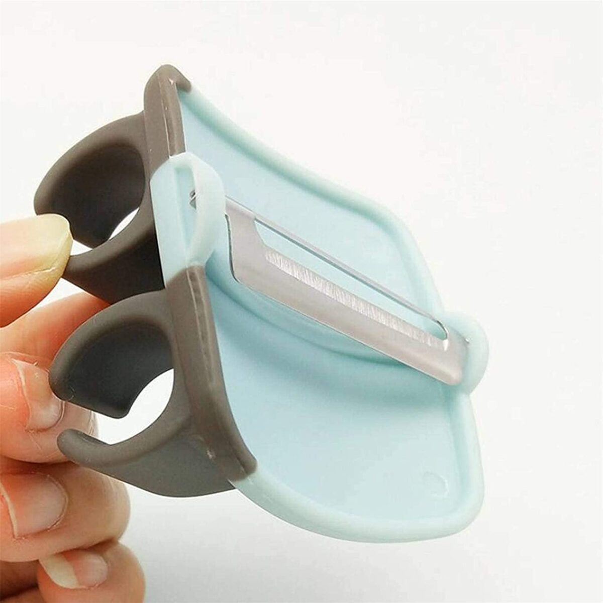 Hand Palm Peeler with Rubber Grip for Fruits & Vegetables - Image 2