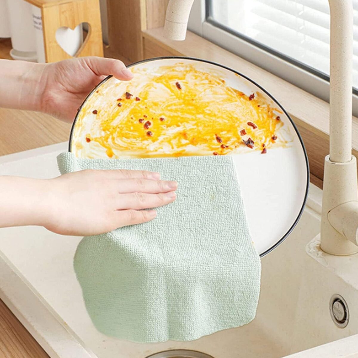 Microfiber Cleaning Cloth with Box (10 Pcs Set) - Image 4