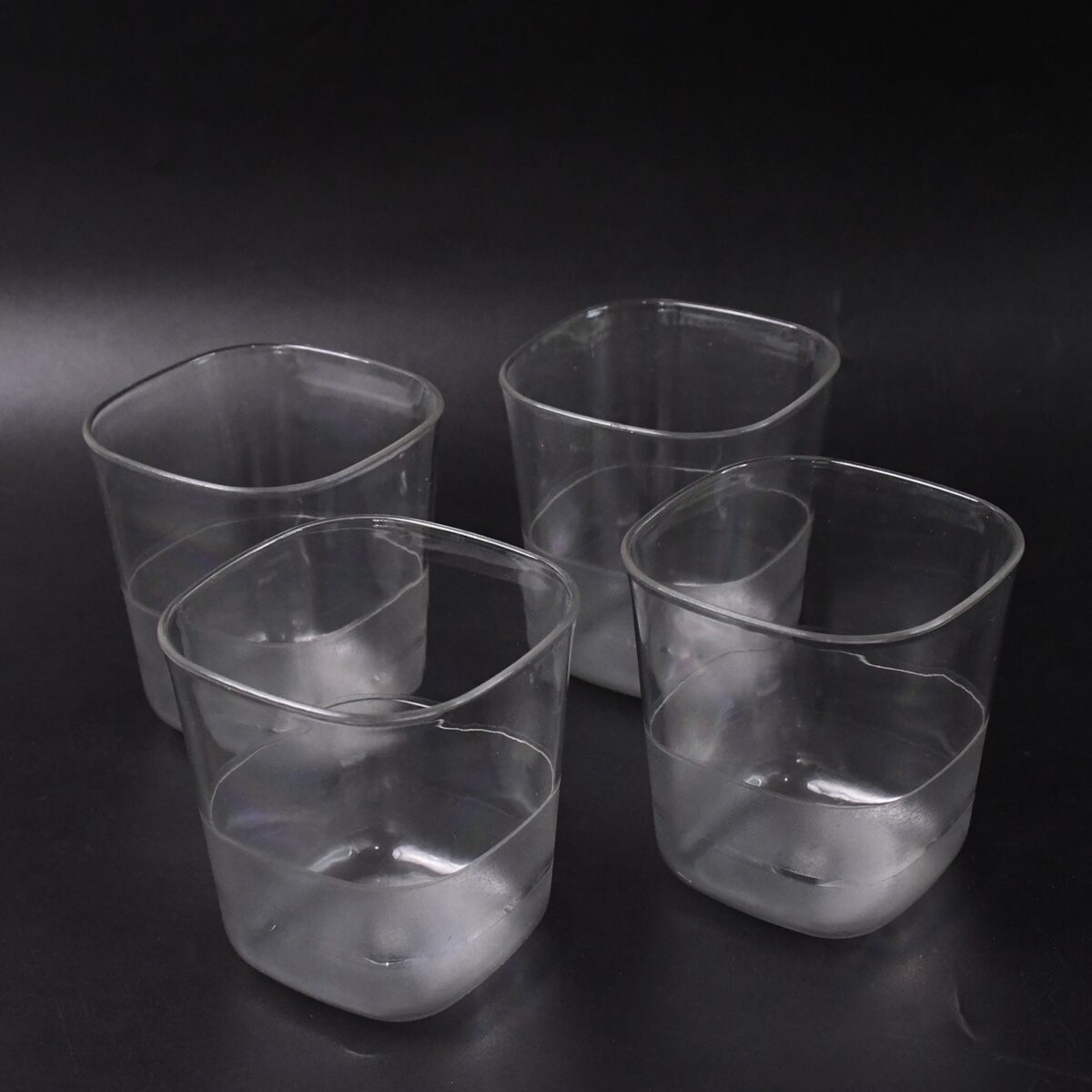Transparent Stylish Premium Jug with Elegant Handle (2000 ML Jug Approx & 4 Pcs Plastic Glass) - Image 4
