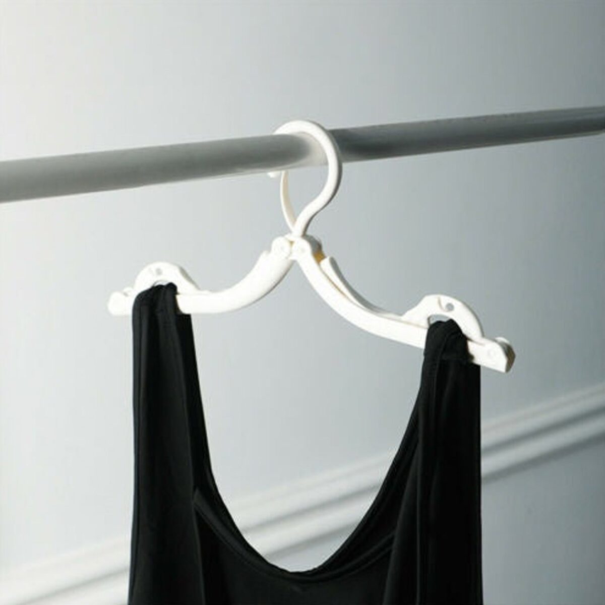 Travel Hangers Ã¢â‚¬â€œ Portable Folding Clothes Drying Rack for All - Image 9