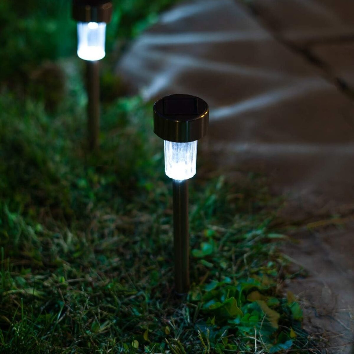 Solar Panel Led Spike Spot Light Landscape Garden Yard Path Lawn Outdors Solar Lamps, Waterproof Outdoor Decorative Landscape Lights for Garden, Patio, Yard, Walkway (MOQ :- 24) - Image 2