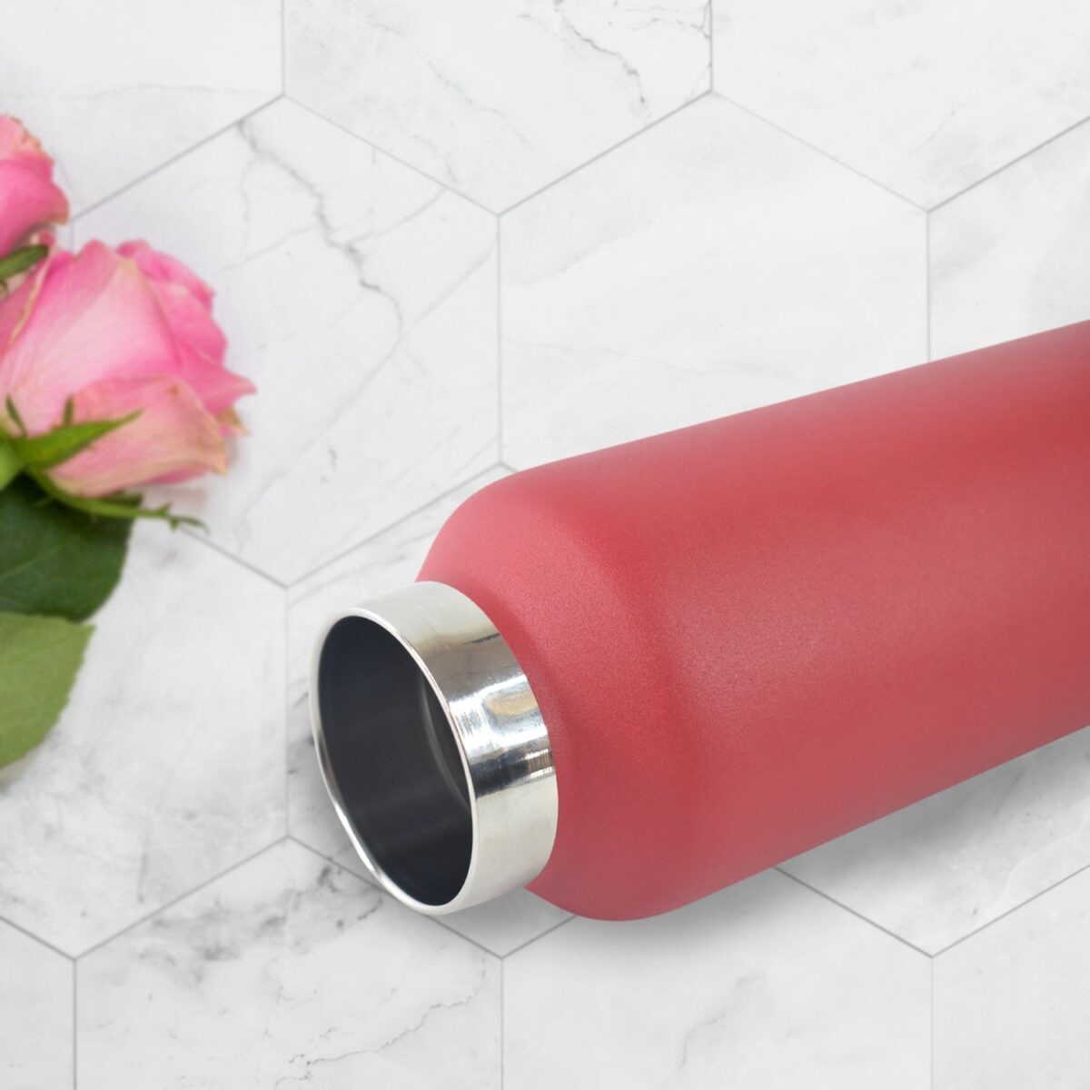 Vacuum Insulated Stainless Steel Water Bottle (630 ML) - Image 4