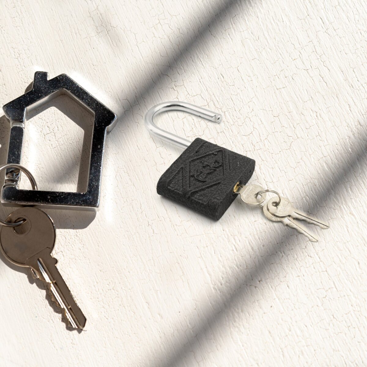 Iron Padlock with Brass Core for Home & Outdoor Security (60mm) - Image 4