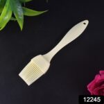 Silicone Kitchen Oil Spatula Brush with Handle Pastry / Cake Brush (17 cm / 1 Pc) - Image 2