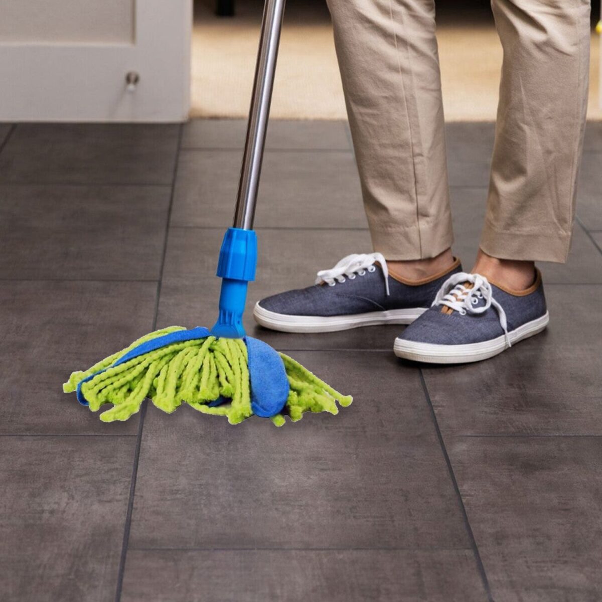 Ceiling Broom Fan for cleaning and wiping over dusty floor surfaces with effective performance. - Image 3